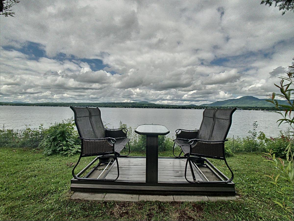 Location Tourisme Estrie - Oberge Du Village Magog Ngoại thất bức ảnh