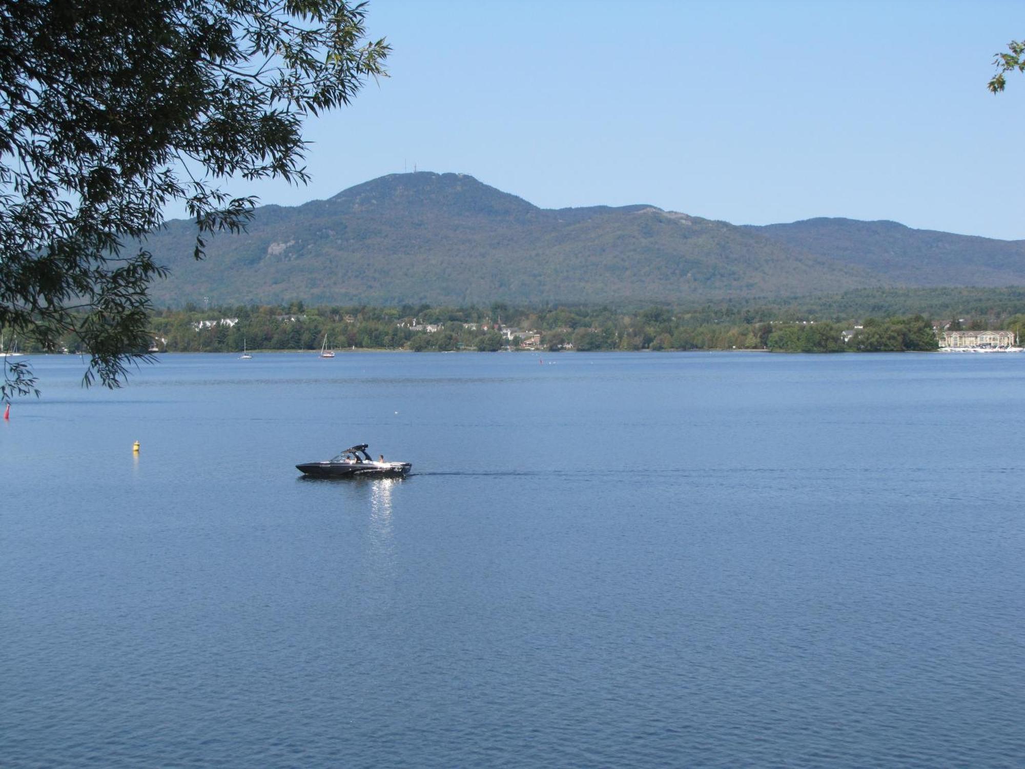 Location Tourisme Estrie - Oberge Du Village Magog Ngoại thất bức ảnh