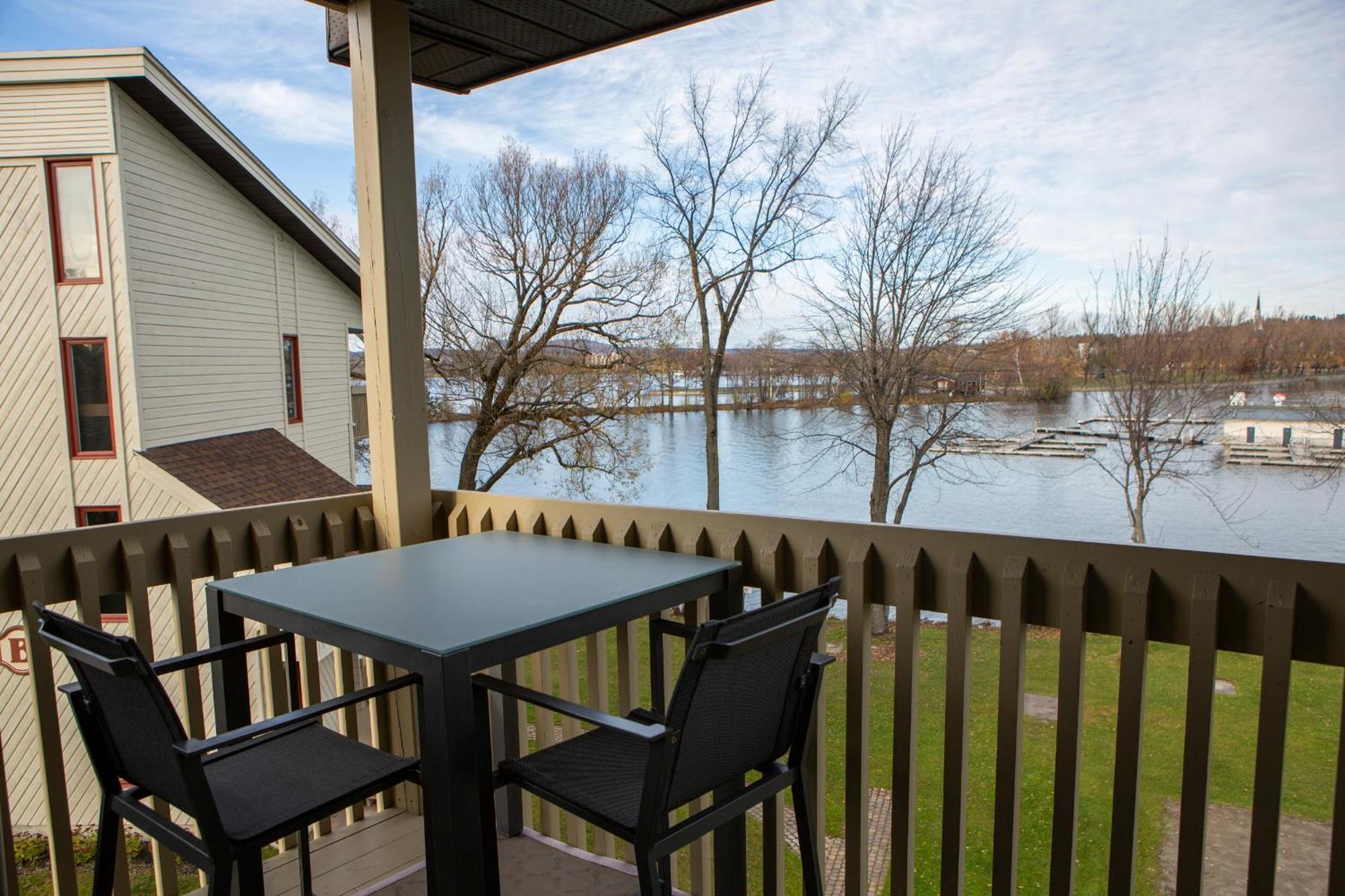 Location Tourisme Estrie - Oberge Du Village Magog Ngoại thất bức ảnh