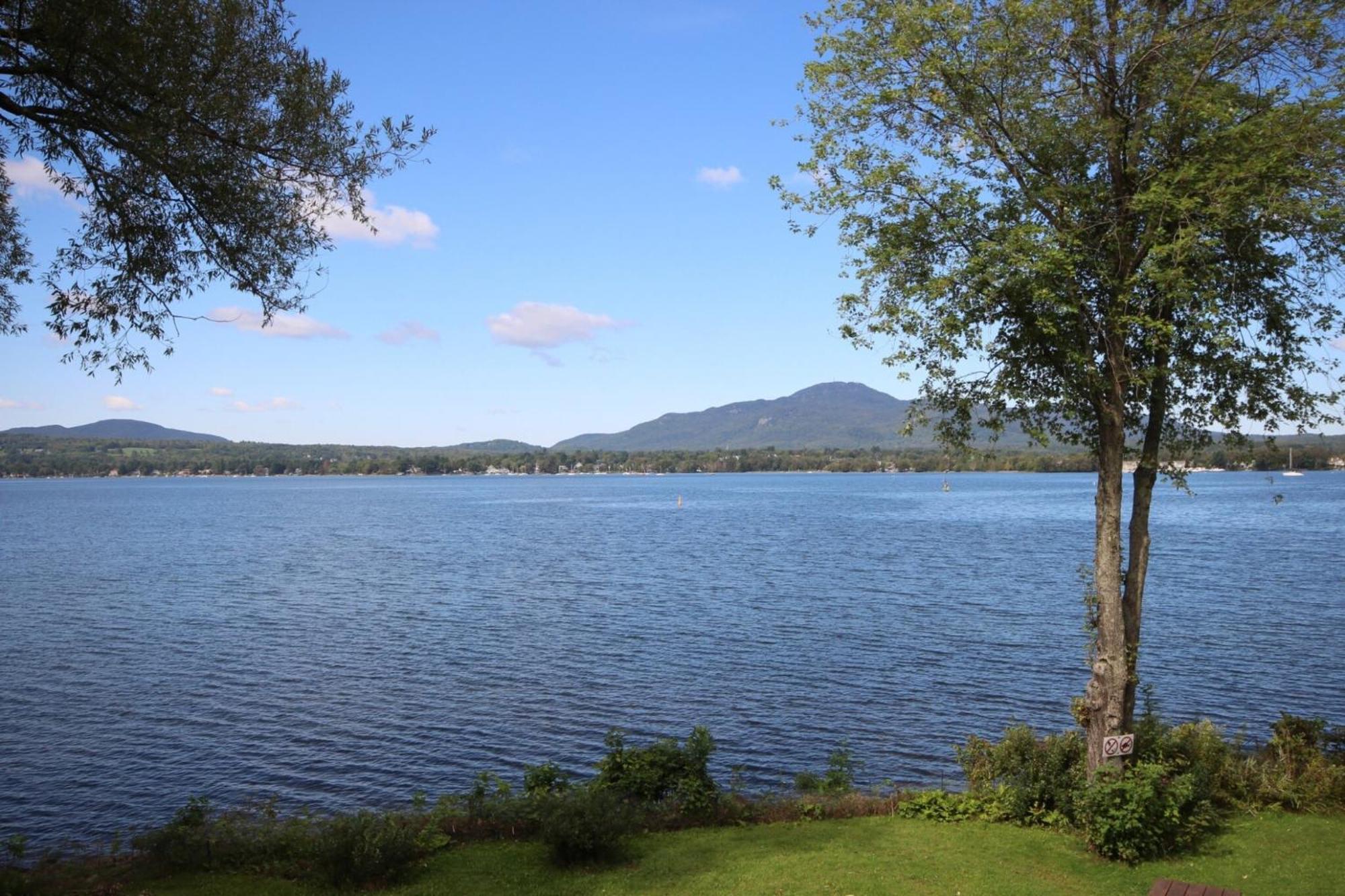 Location Tourisme Estrie - Oberge Du Village Magog Ngoại thất bức ảnh