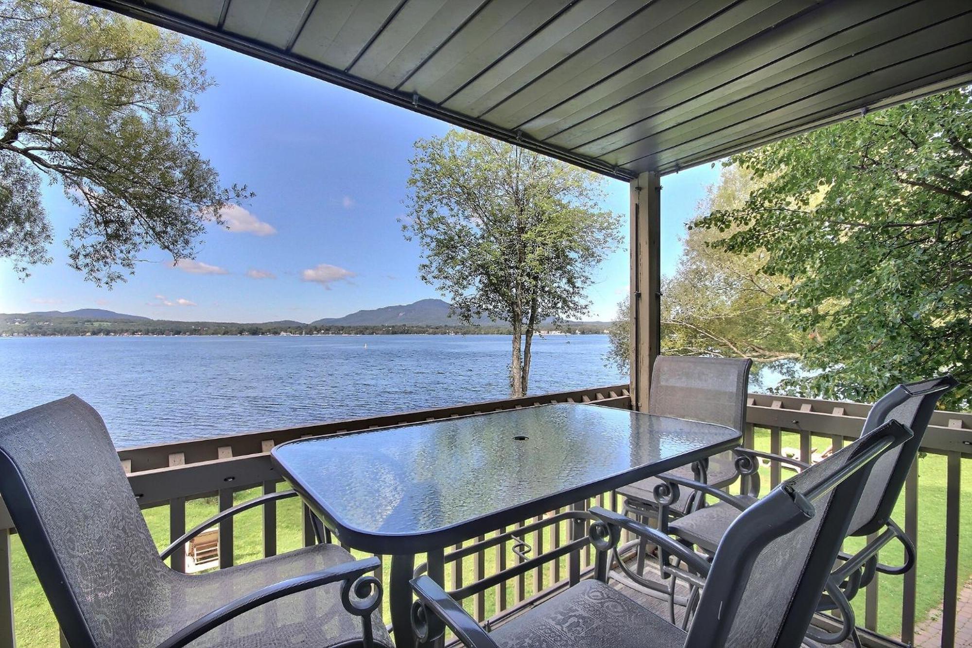 Location Tourisme Estrie - Oberge Du Village Magog Ngoại thất bức ảnh
